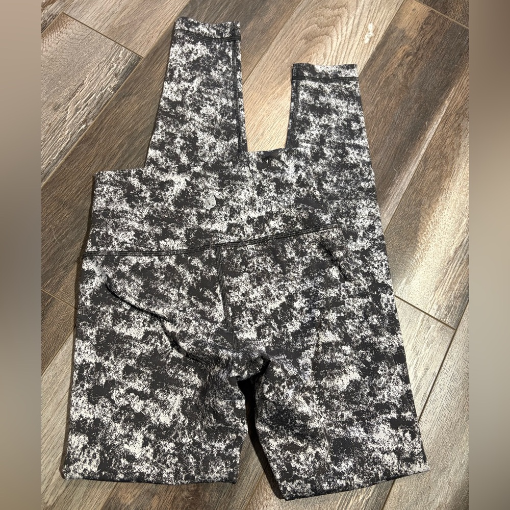 Lululemon Wunder Under High-Rise Tight 28" *Luxtreme Size 4